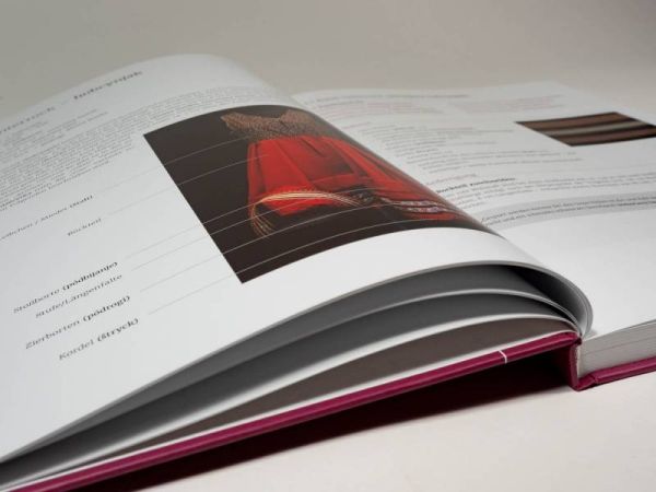 Gładźarnica 1 • Die Schleifer Tracht • Die Christkinder des Kirchspiels Schleife 