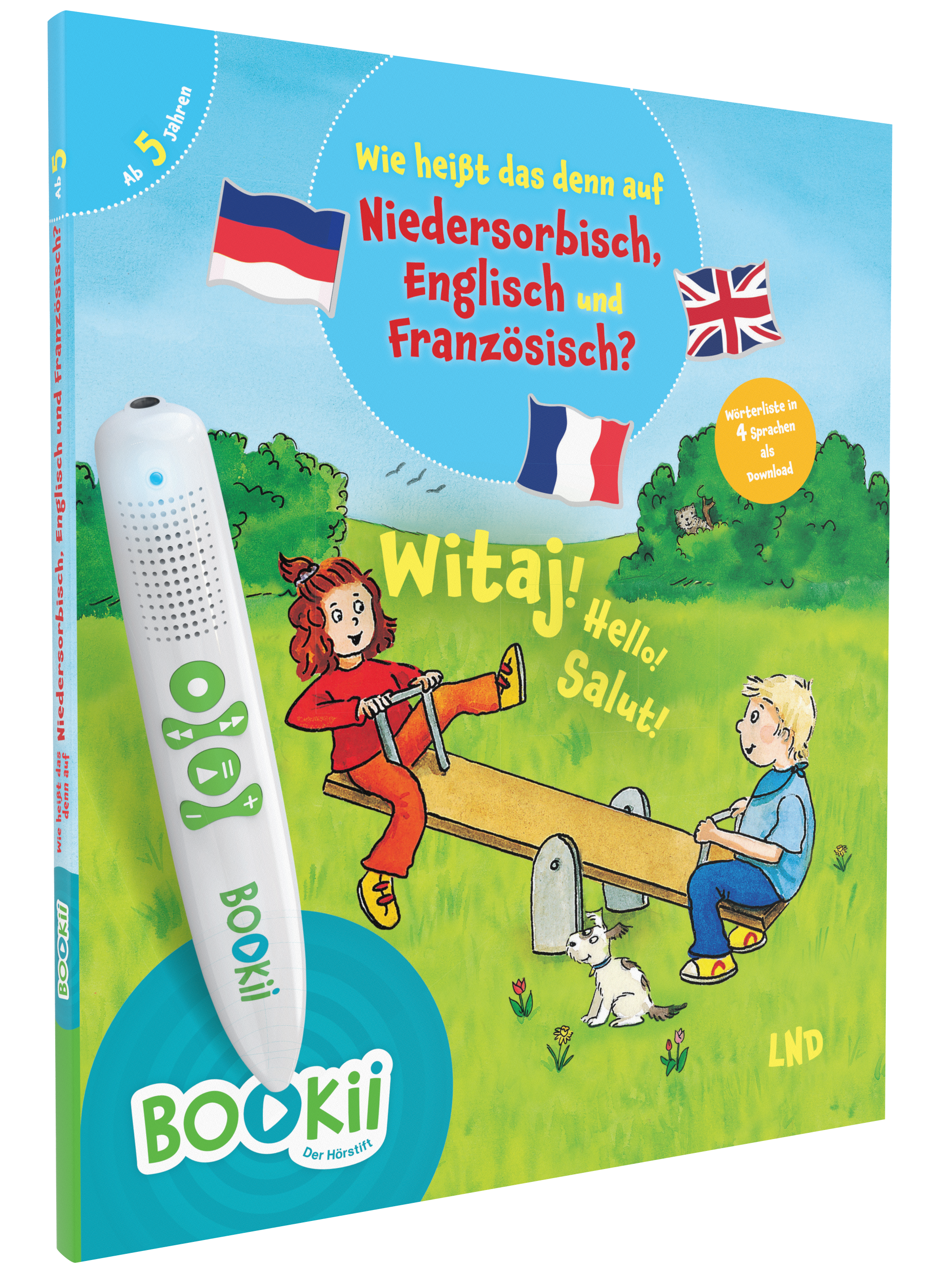 Ein Mädchen und ein Junge spielen auf einer Wiese mit einer Wippe. Vor der Wippe sitzt ein Hund. Links im Bild ist ein Booki-Stift. Über den Kinder sind die sorbische, die französische und die großbritanische Flagge abgebildet
