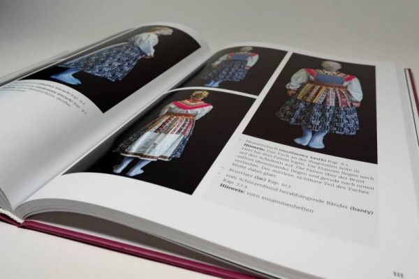 Gładźarnica 1 • Die Schleifer Tracht • Die Christkinder des Kirchspiels Schleife 